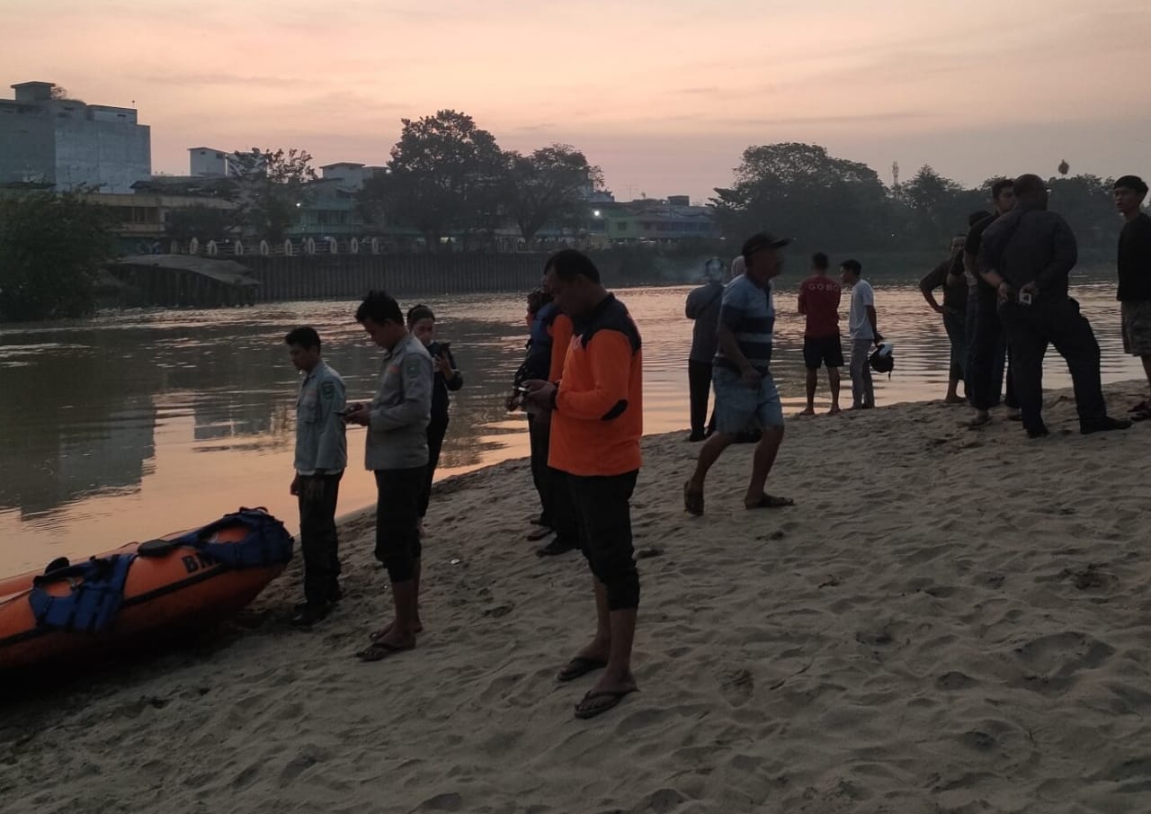 Dua Orang Siswa SMAN 1 Rengat Hilang di Sungai Indragiri